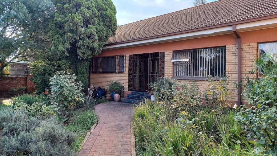 5 Bedroom Property for Sale in Vanderbijlpark SE 2 Gauteng