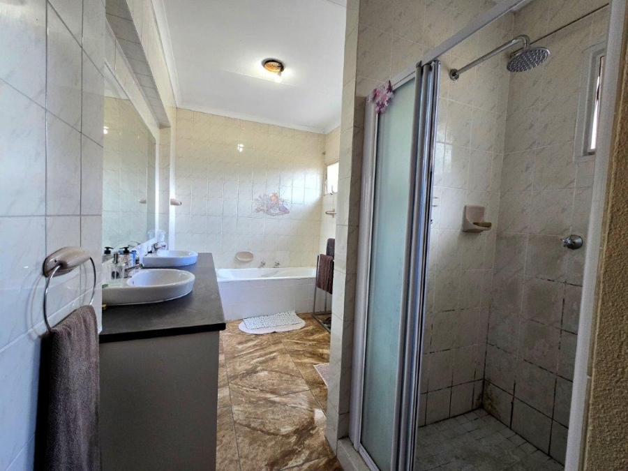 5 Bedroom Property for Sale in Meyersdal Gauteng