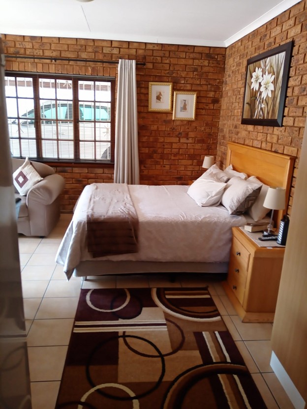 8 Bedroom Property for Sale in Van Riebeeck Park Gauteng