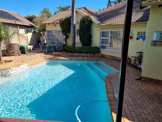 8 Bedroom Property for Sale in Van Riebeeck Park Gauteng