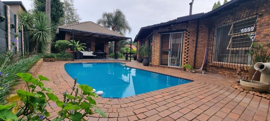 3 Bedroom Property for Sale in Sunward Park Gauteng