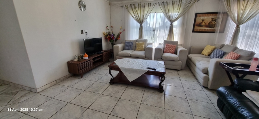 4 Bedroom Property for Sale in Homestead Apple Orchards Gauteng