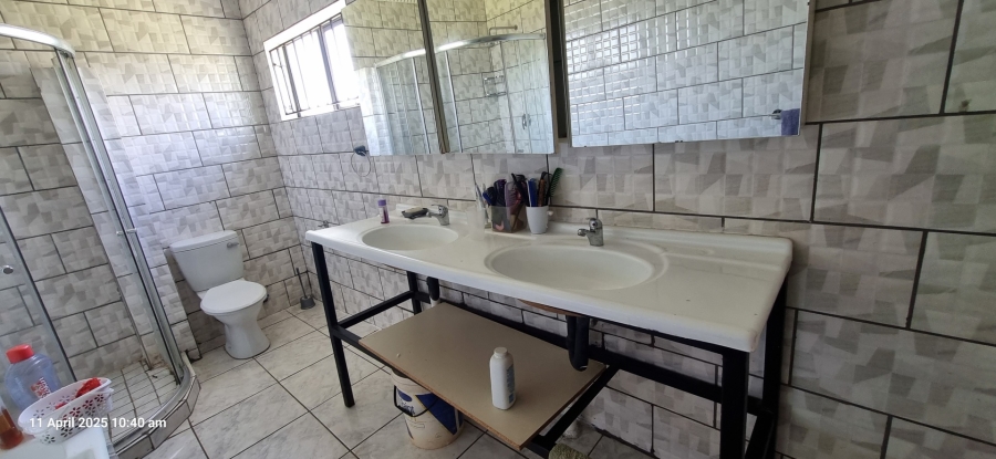 4 Bedroom Property for Sale in Homestead Apple Orchards Gauteng