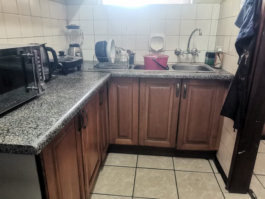 1 Bedroom Property for Sale in Gezina Gauteng