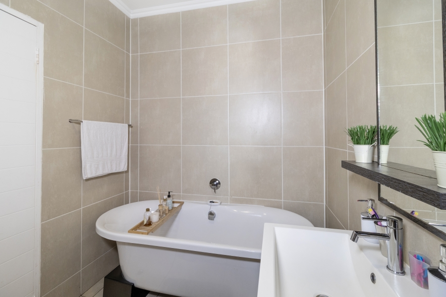 3 Bedroom Property for Sale in Greenstone Hill Gauteng