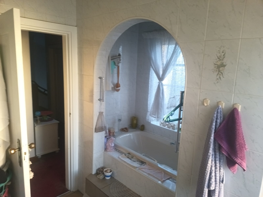 4 Bedroom Property for Sale in Selection Park Gauteng