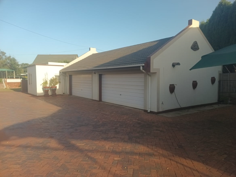 4 Bedroom Property for Sale in Selection Park Gauteng