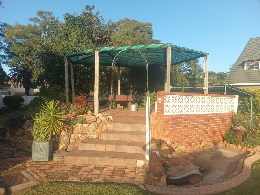 4 Bedroom Property for Sale in Selection Park Gauteng