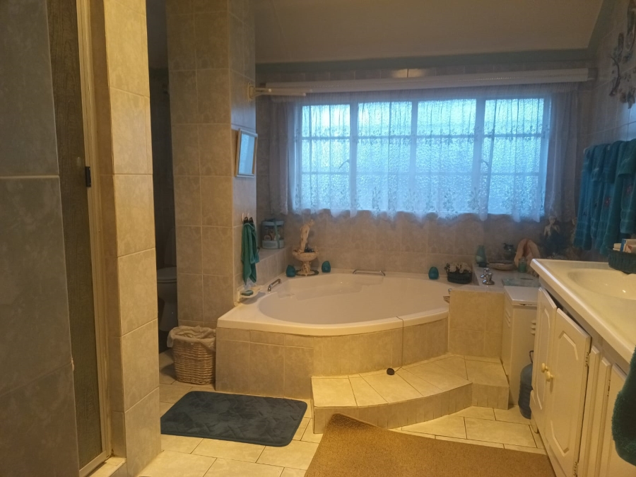 4 Bedroom Property for Sale in Selection Park Gauteng