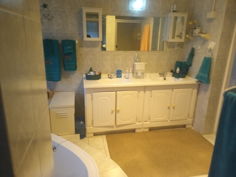 4 Bedroom Property for Sale in Selection Park Gauteng