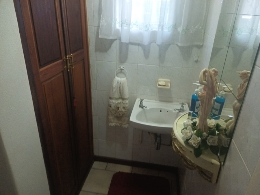 4 Bedroom Property for Sale in Selection Park Gauteng