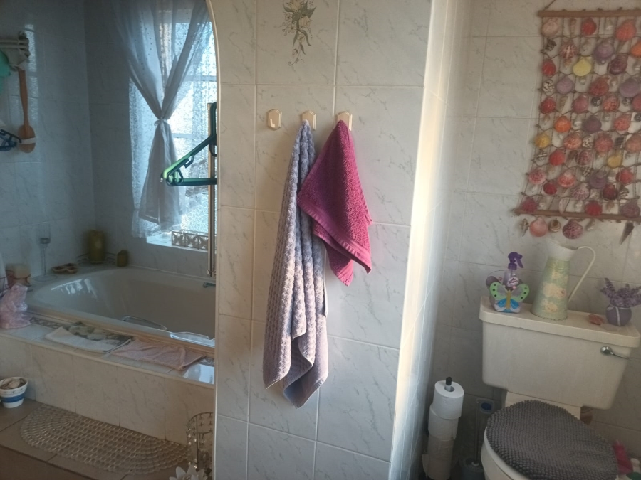 4 Bedroom Property for Sale in Selection Park Gauteng