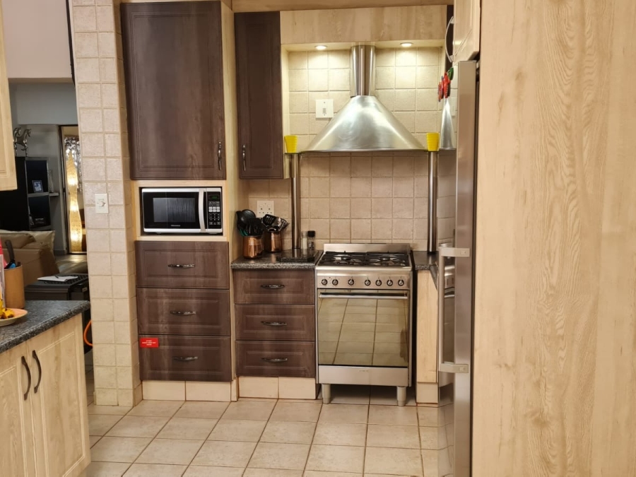 3 Bedroom Property for Sale in Sonneveld Gauteng