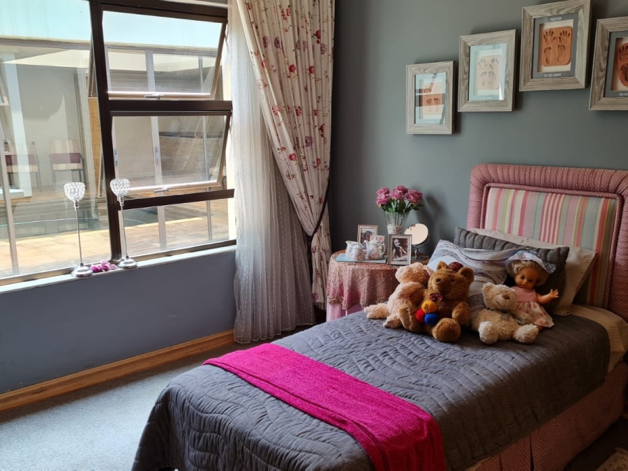 3 Bedroom Property for Sale in Sonneveld Gauteng