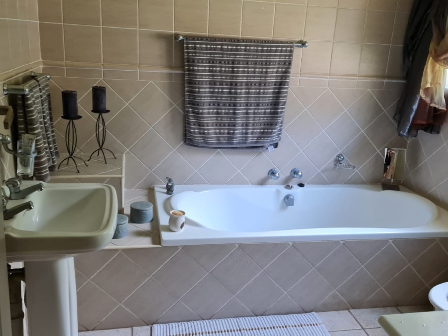 3 Bedroom Property for Sale in Sonneveld Gauteng
