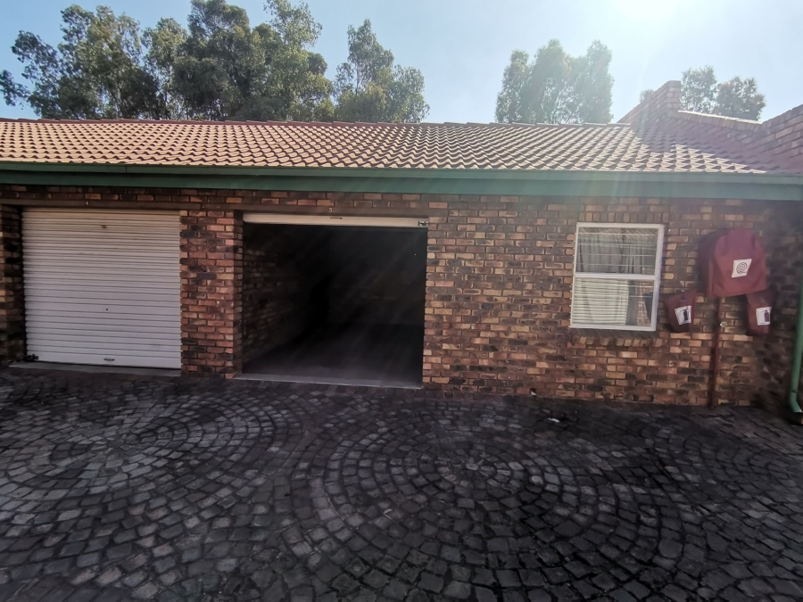 2 Bedroom Property for Sale in Mayberry Park Gauteng