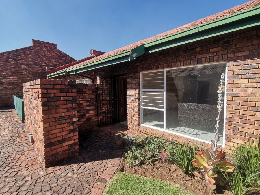 2 Bedroom Property for Sale in Mayberry Park Gauteng
