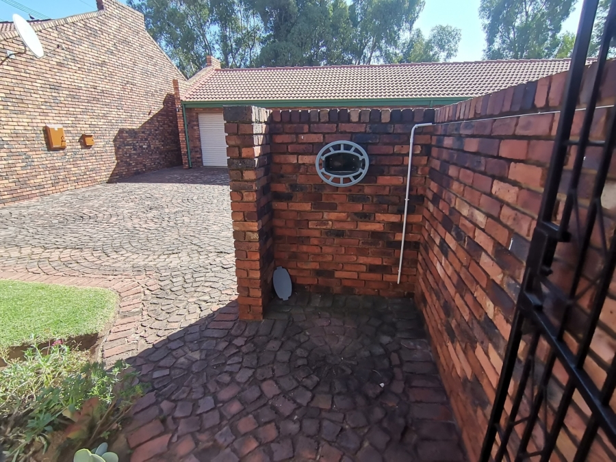 2 Bedroom Property for Sale in Mayberry Park Gauteng