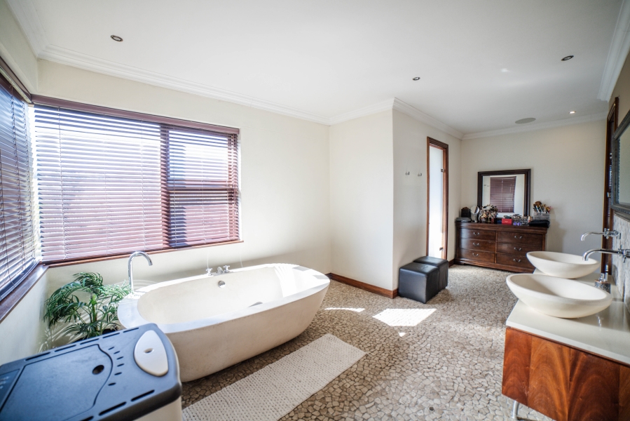 7 Bedroom Property for Sale in Saddlebrook Estate Gauteng