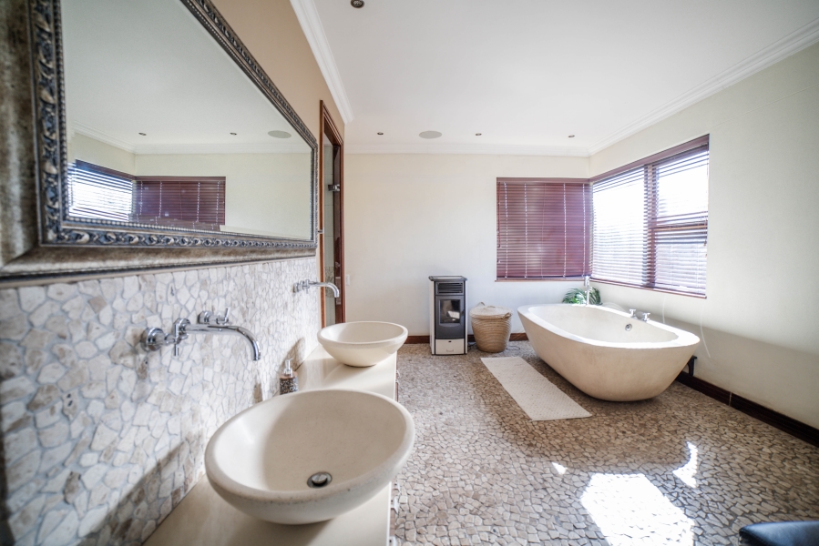 7 Bedroom Property for Sale in Saddlebrook Estate Gauteng