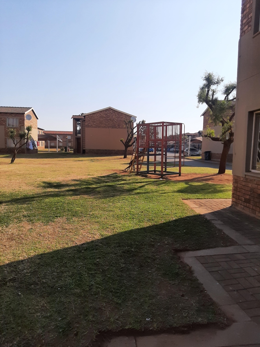 2 Bedroom Property for Sale in Protea Glen Gauteng