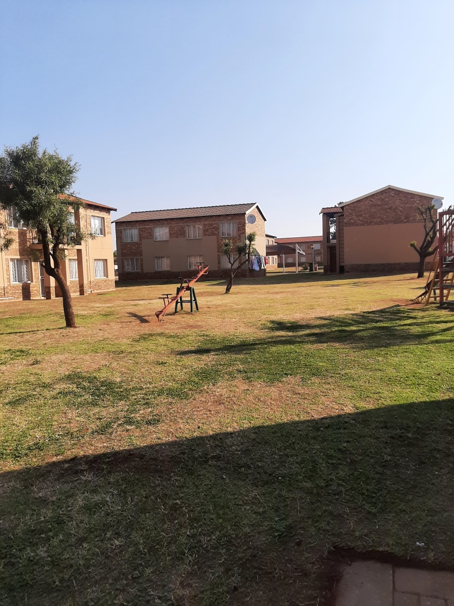 2 Bedroom Property for Sale in Protea Glen Gauteng