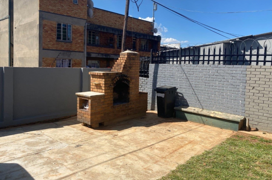 9 Bedroom Property for Sale in Orange Grove Gauteng