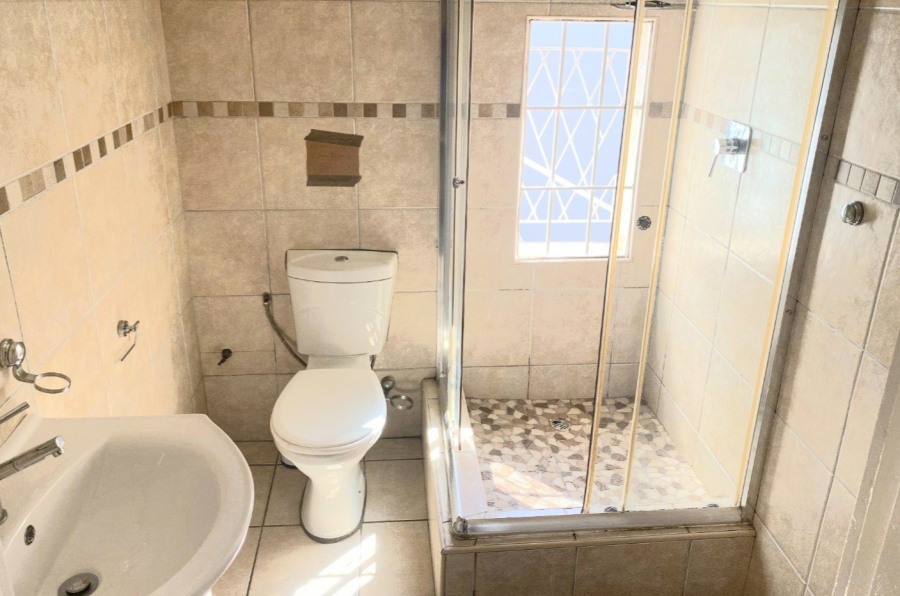 6 Bedroom Property for Sale in Orange Grove Gauteng