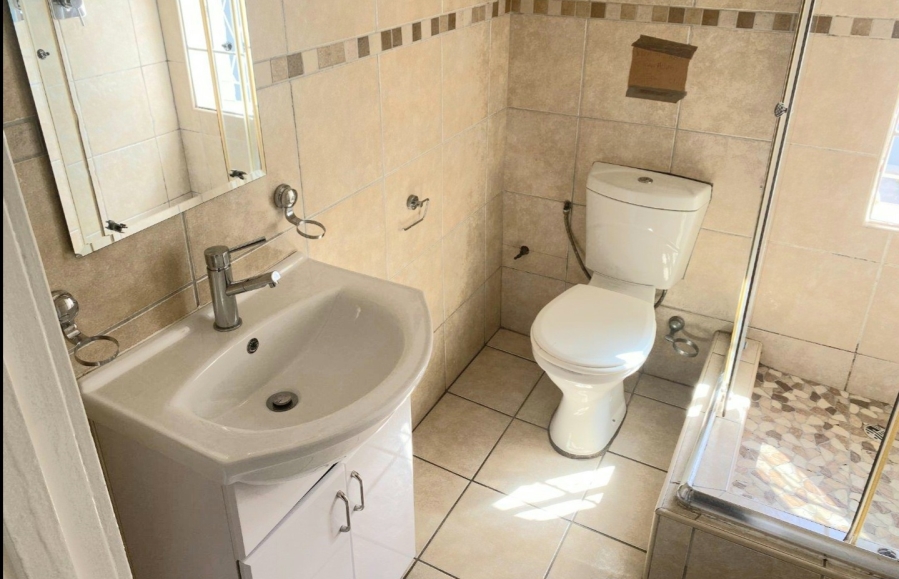 6 Bedroom Property for Sale in Orange Grove Gauteng