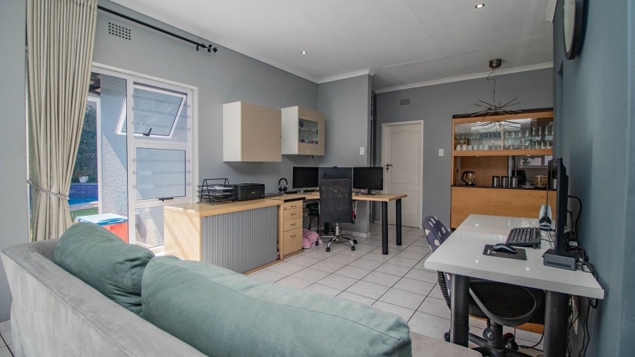 5 Bedroom Property for Sale in Alphen Park Gauteng