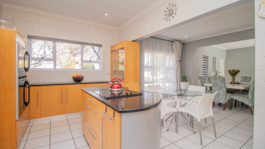 5 Bedroom Property for Sale in Alphen Park Gauteng