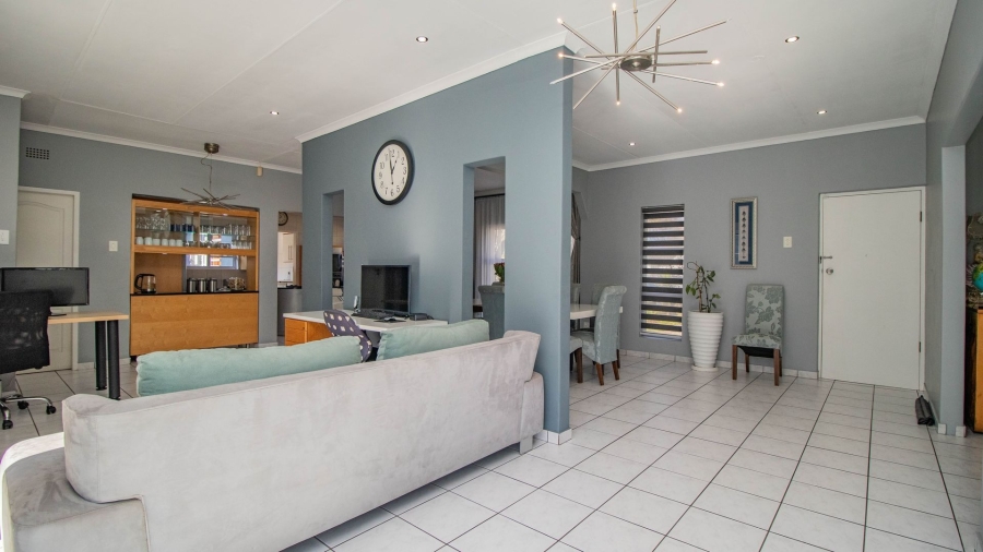 5 Bedroom Property for Sale in Alphen Park Gauteng