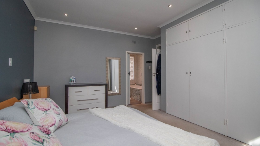 5 Bedroom Property for Sale in Alphen Park Gauteng