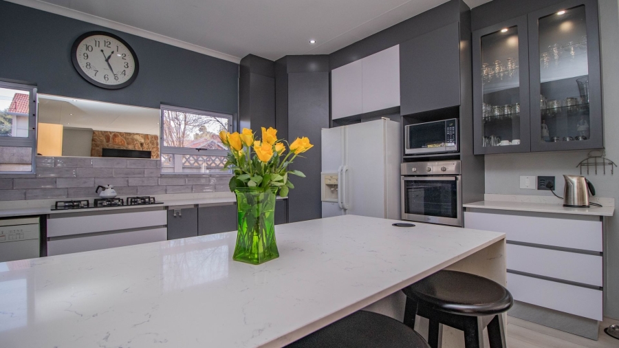5 Bedroom Property for Sale in Alphen Park Gauteng