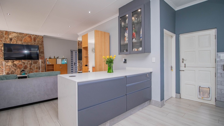 5 Bedroom Property for Sale in Alphen Park Gauteng