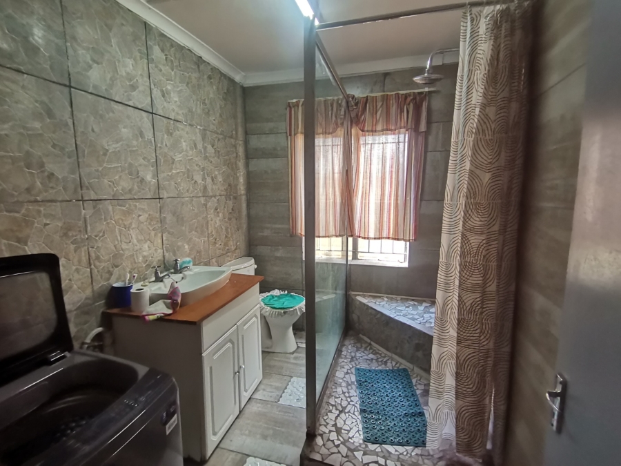 10 Bedroom Property for Sale in Anzac Gauteng