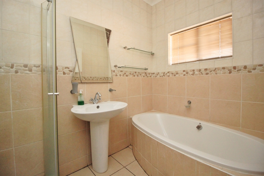4 Bedroom Property for Sale in Sunnyridge Gauteng