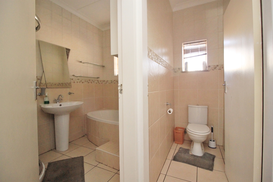 4 Bedroom Property for Sale in Sunnyridge Gauteng