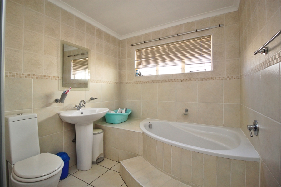 4 Bedroom Property for Sale in Sunnyridge Gauteng