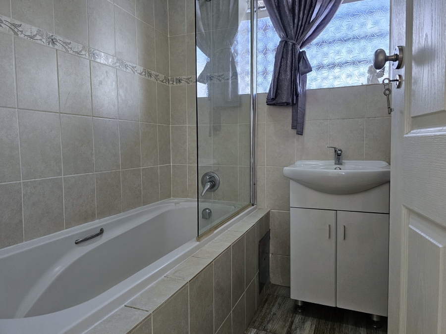 2 Bedroom Property for Sale in Elardus Park Gauteng