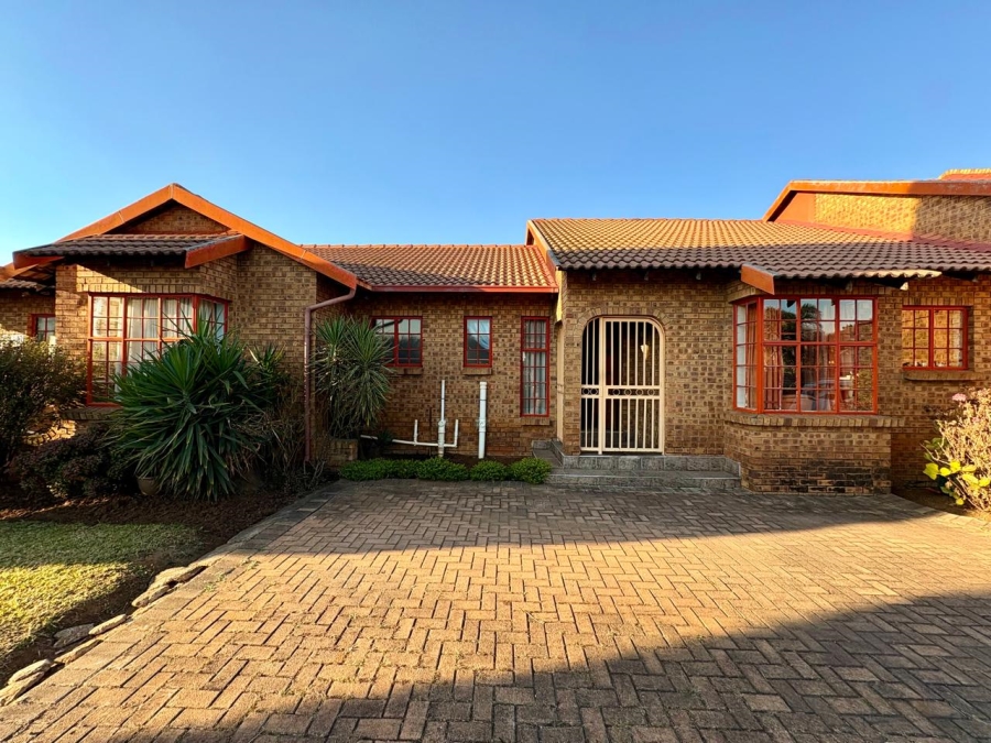 4 Bedroom Property for Sale in Dersley Gauteng