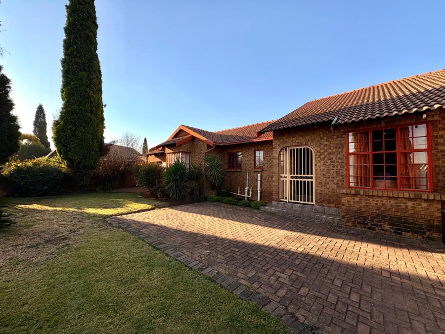 4 Bedroom Property for Sale in Dersley Gauteng