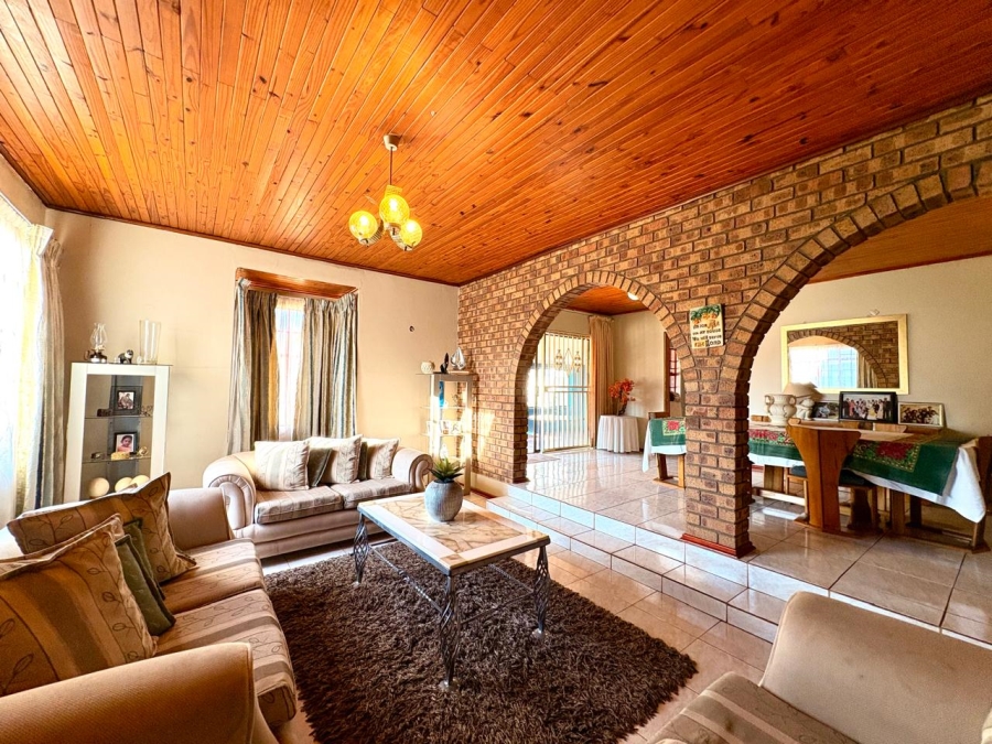 4 Bedroom Property for Sale in Dersley Gauteng