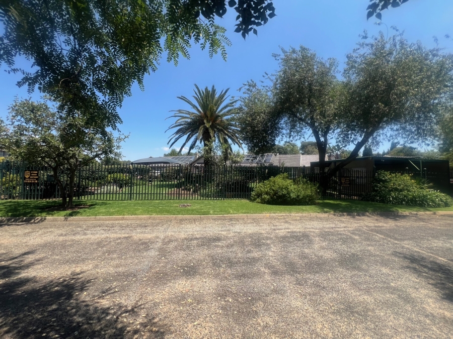 5 Bedroom Property for Sale in Alberante Gauteng