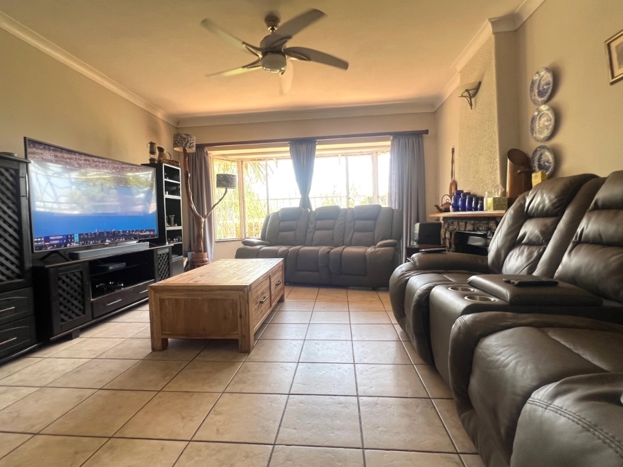 5 Bedroom Property for Sale in Alberante Gauteng