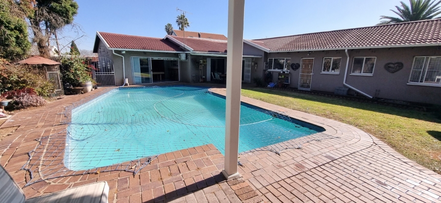 4 Bedroom Property for Sale in Brackendowns Gauteng