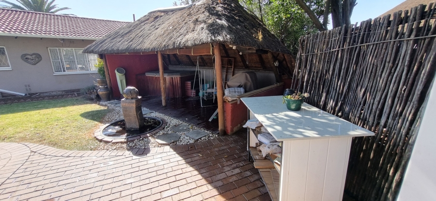 4 Bedroom Property for Sale in Brackendowns Gauteng