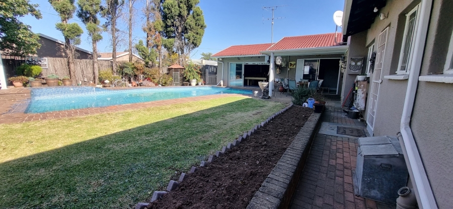 4 Bedroom Property for Sale in Brackendowns Gauteng