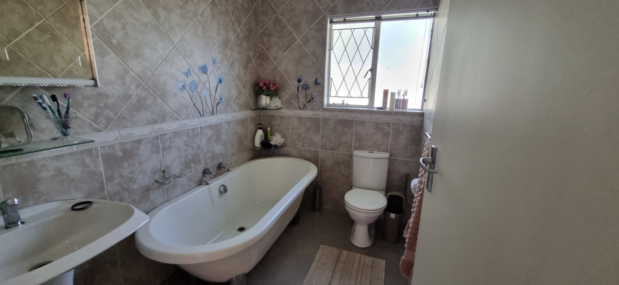 4 Bedroom Property for Sale in Brackendowns Gauteng