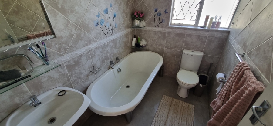 4 Bedroom Property for Sale in Brackendowns Gauteng